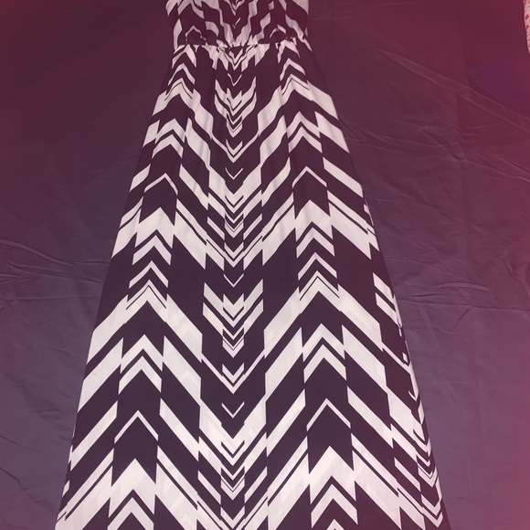 BCX Juniors Printed Halter Maxi Dress. XS - Picture 6 of 8